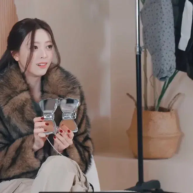 [BUNJANG] ITZY Yuna "Brightly Shining" Signed Message Acrylic Bag / 있지 유나 유난히빛이나 친필멘트 아크릴 가방