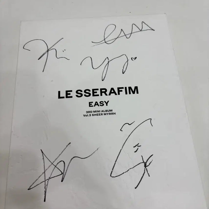 [BUNJANG] LE SSERAFIM EASY 3rd Mini Album Signed Album / 르세라핌 LE SSERAFIM EASY 3집 미니앨범 친필싸인 앨범
