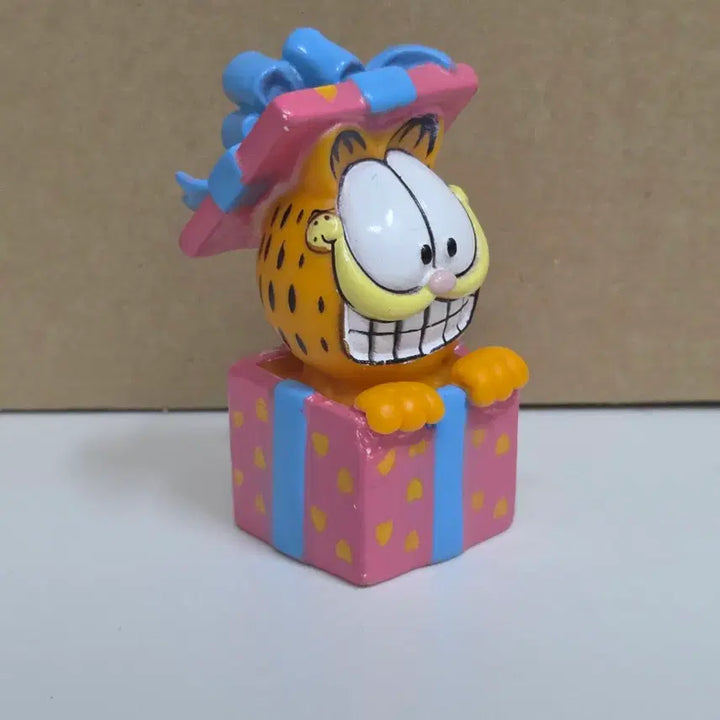 [BUNJANG] Garfield Figure Gift Box / 가필드 피규어 선물 상자