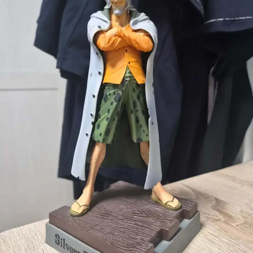 [BUNJANG] One Piece Silvers Rayleigh Figure / 원피스 실버즈 레일리 피규어