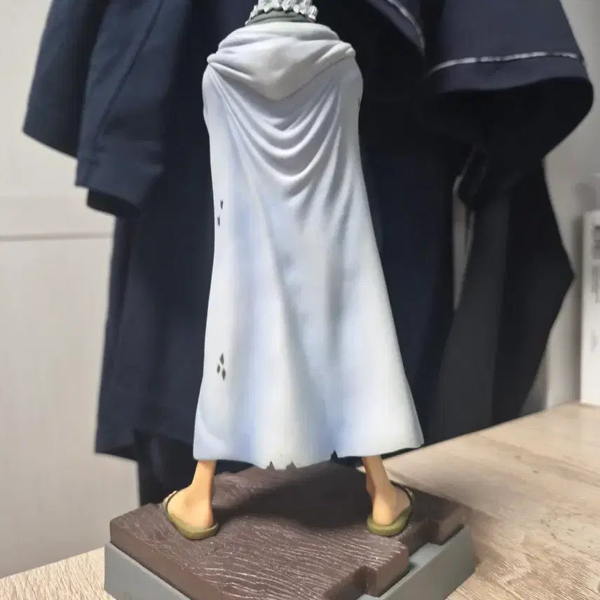 [BUNJANG] One Piece Silvers Rayleigh Figure / 원피스 실버즈 레일리 피규어