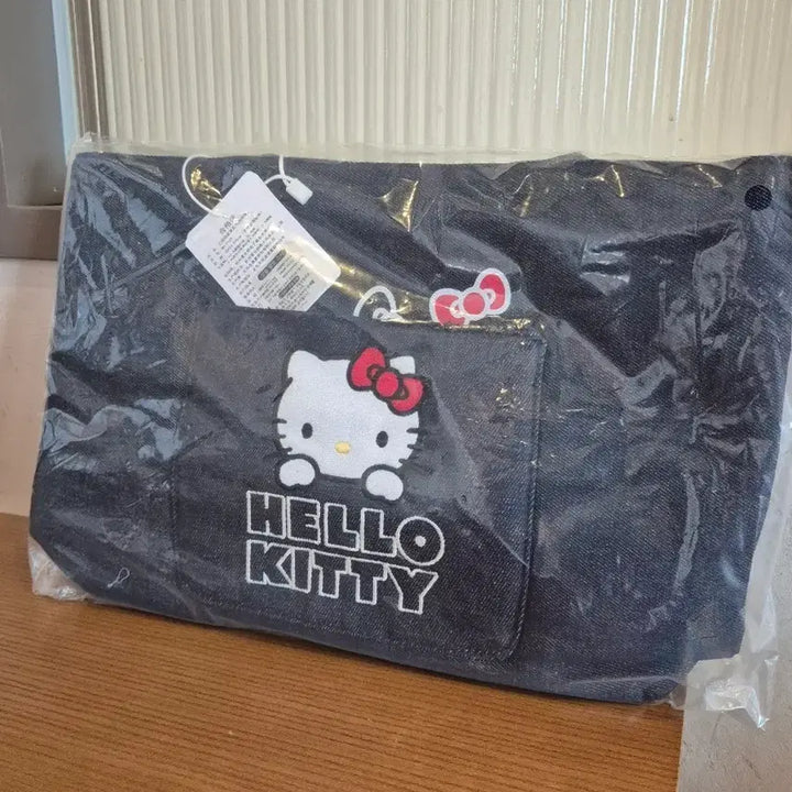 [BUNJANG] Hello Kitty Denim Shoulder Bag (Sealed, Authentic) / [오늘만특가] 헬로키티 데님 숄더백 미개봉 정품