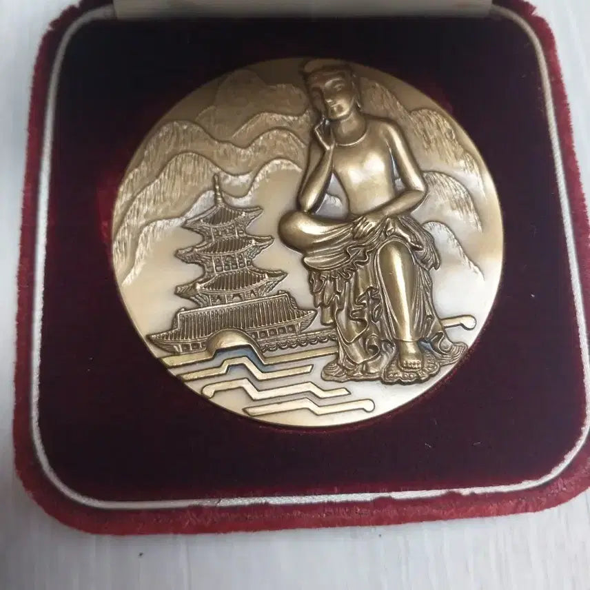 [BUNJANG] Korea Minting Corporation Commemorative Brass Medal - Gilt Bronze Maitreya Buddha Image / 한국조폐공사 기념 황동 메달