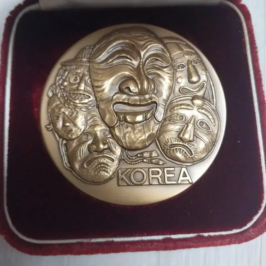 [BUNJANG] Korea Minting Corporation Commemorative Brass Medal - Gilt Bronze Maitreya Buddha Image / 한국조폐공사 기념 황동 메달