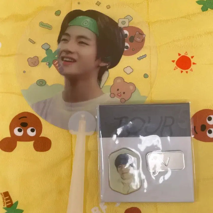 [BUNJANG] BTS Map of the Soul Tour V Taehyung Badge / 폭덤) 방탄 bts 맵솔 투어 굿즈 뱃지 뷔 태형 판매