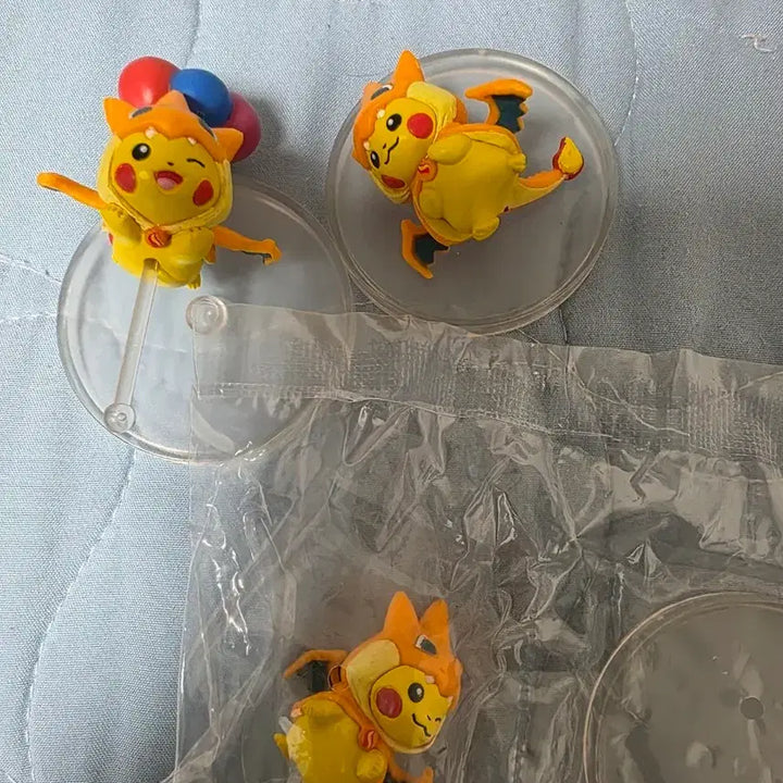 [BUNJANG] Pokemon Pikachu Poncho Pikachu Gacha Figures Set of 3 / 포켓몬스터 피카츄 와자몽 판쵸츄 가챠 피규어 3종