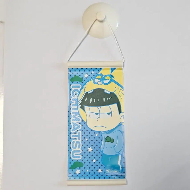 [BUNJANG] Osomatsu-san Ichimatsu Mini Banner &amp; Wooden Keychain Bundle Set / 일괄) 오소마츠상 이치마츠 미니 배너 목각 키링(스트랩 X)