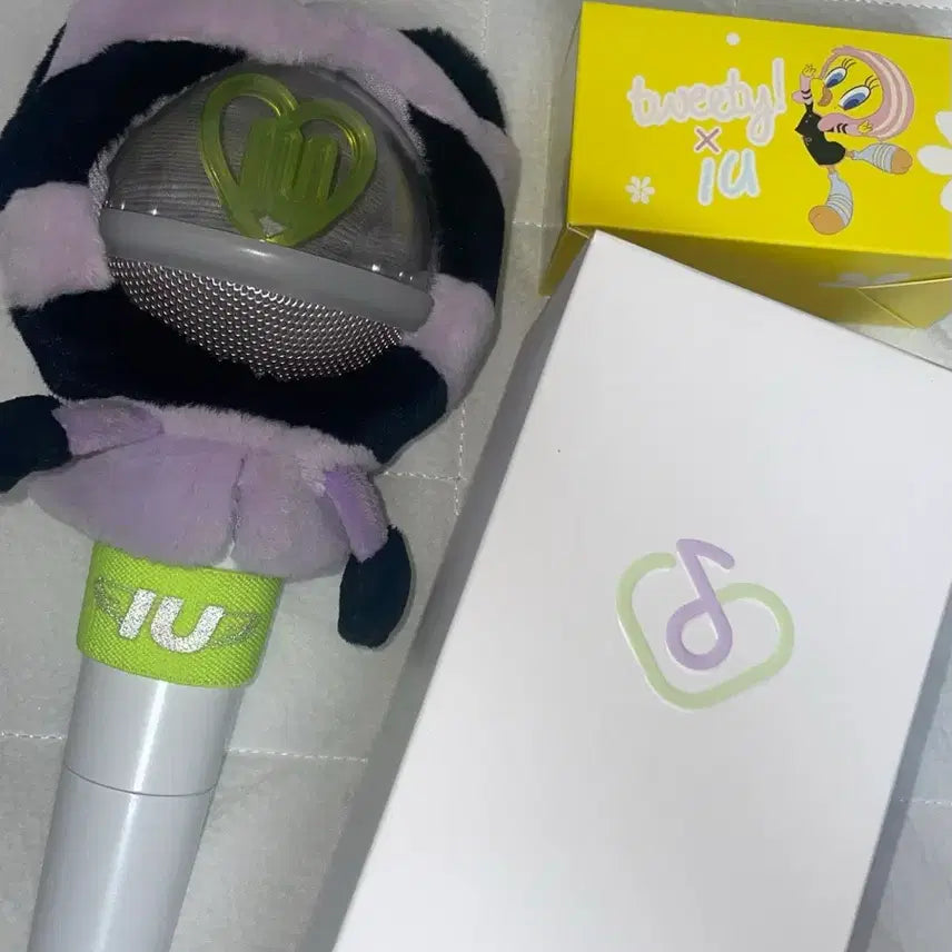 [BUNJANG] IU IU Light Stick Ver. 3 + Tweety Parts / 아이유 응원봉 ver3 + 케이프 + 트위티 파츠 일괄판매