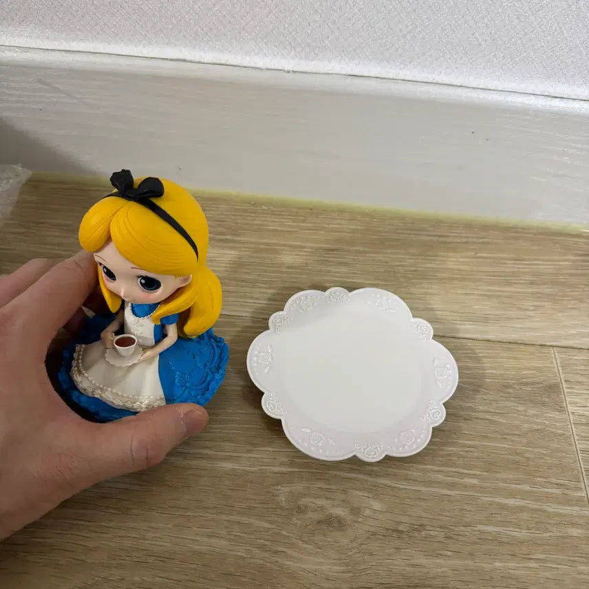 [BUNJANG] Disney Alice in Wonderland Sugarly Alice A Ver. Q posket Figure / 박스X 이상한 나라의 앨리스 큐포스켓 슈걸리 앨리스 A Ver.