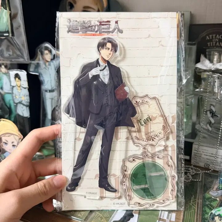 [BUNJANG] Attack on Titan Levi Butler Acrylic Stand / 진격의 거인 진격거 위트 리바이 집사 호텔 아크릴스탠드 판매