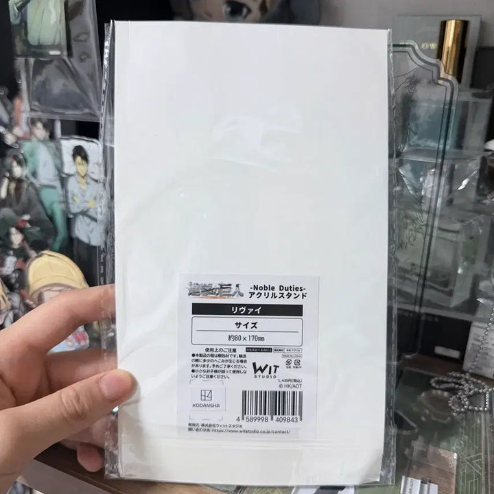 [BUNJANG] Attack on Titan Levi Butler Acrylic Stand / 진격의 거인 진격거 위트 리바이 집사 호텔 아크릴스탠드 판매