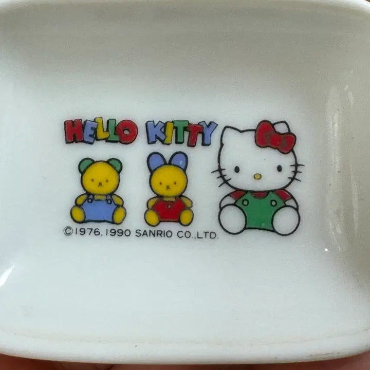 [BUNJANG] Sanrio Hello Kitty 1976 &amp; 1990 Vintage Small Plates / 헬로키티 1976 1990 산리오 소  접시