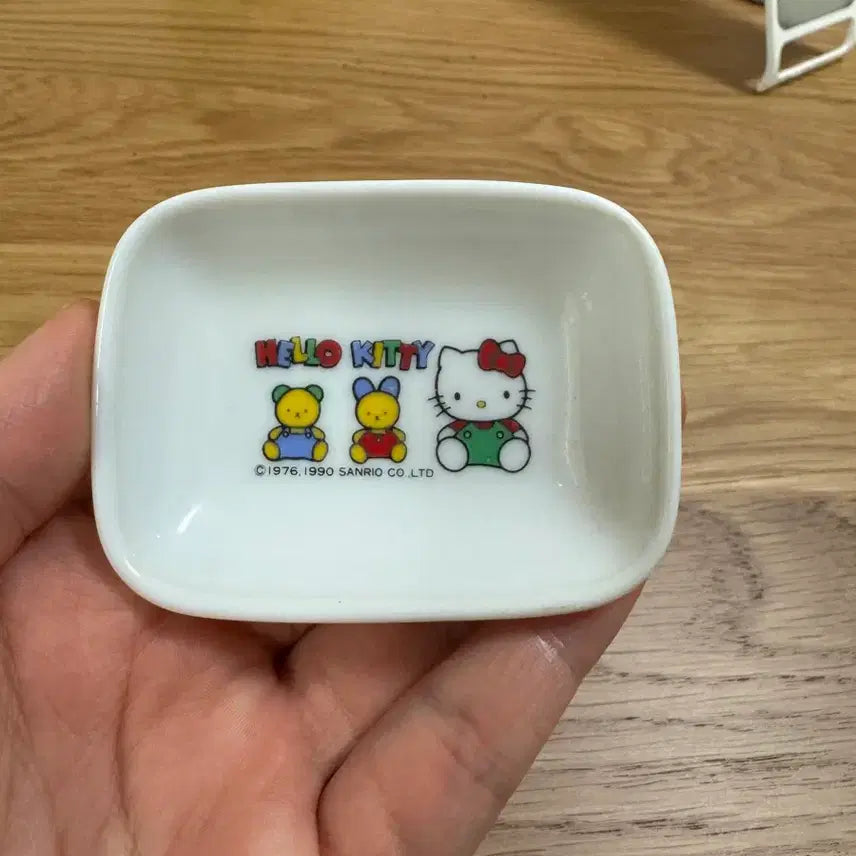 [BUNJANG] Sanrio Hello Kitty 1976 &amp; 1990 Vintage Small Plates / 헬로키티 1976 1990 산리오 소  접시