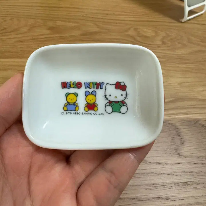 [BUNJANG] Sanrio Hello Kitty 1976 &amp; 1990 Vintage Small Plates / 헬로키티 1976 1990 산리오 소  접시
