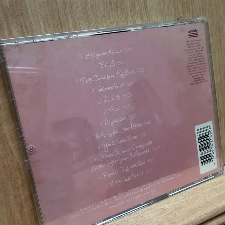 [BUNJANG] Ariana Grande Yours Truly Debut Album CD / 아리아나 그란데 데뷔(2013) - Yours truly / CD