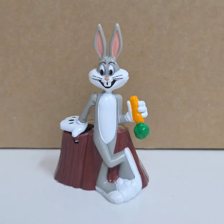 [BUNJANG] Vintage Looney Tunes Bugs Bunny Carrot Plastic Figure / 빈티지 루니툰 벅스버니 벅스바니 당근 플라스틱 피규어
