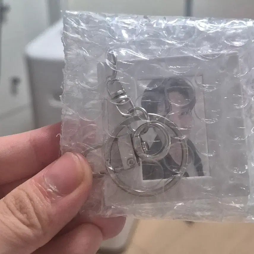 [BUNJANG] BTS J-Hope Arirang Special Edition Photocard Holder (Sealed) / 방탄소년단 bts 아리랑 특전키링 jhope 미개봉