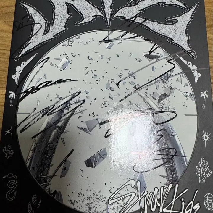 [BUNJANG] Stray Kids Ate Album Signed by All Members (Promotional) / 스트레이키즈 straykids 친필싸인 에이트 ate 앨범 (비매)