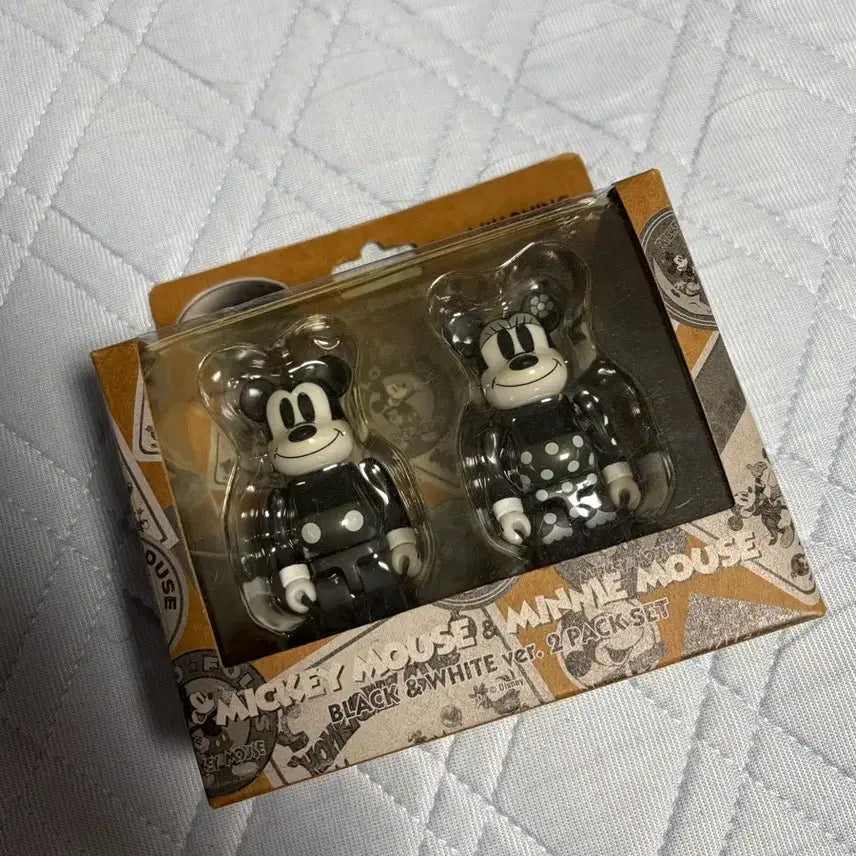 [BUNJANG] Mickey Mouse Black &amp; White Bearbrick 100% Set / 흑백 미키마우스 베어브릭 100% 세트
