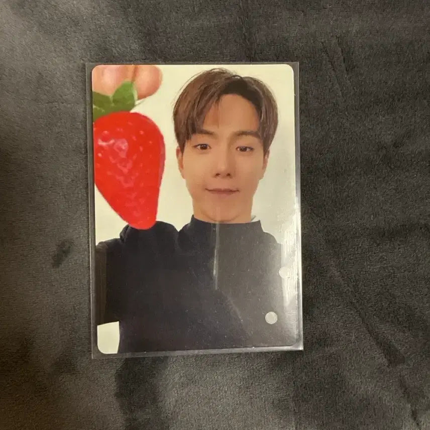 [BUNJANG] MONSTA X Shownu Unfold Target Exclusive Photocard (Strawberry Concept) / 몬스타엑스 셔누 언폴드 타겟 특전포카 딸기