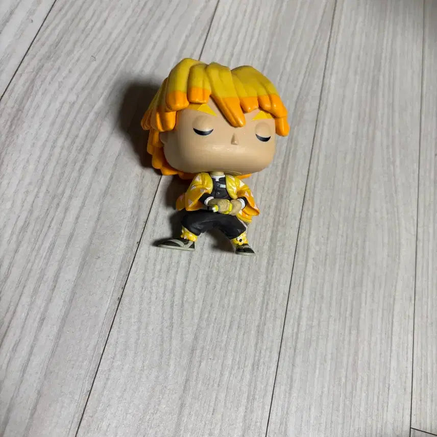 [BUNJANG] Demon Slayer Zenitsu Agatsuma Figure / 젠이츠 피규어 박스 X