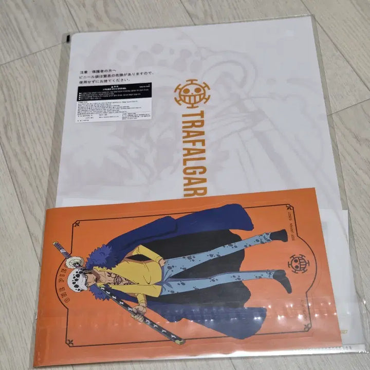 [BUNJANG] One Piece Trafalgar Law G-Prize Clear File &amp; Sticker (Sealed) / (미개봉)원피스 캐릭터 트라팔가 로우 G상 클리어파일 &amp; 스티커