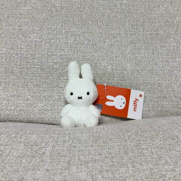 [BUNJANG] Miffy Glow-in-the-Dark Plush Keychain / 정품 야광 미피 키링 인형
