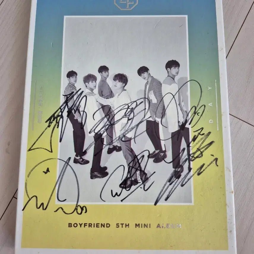 [BUNJANG] Boyfriend 5th Mini Album Glitter Signed CD / 친필사인 보이프렌드 5집 미니앨범 CD