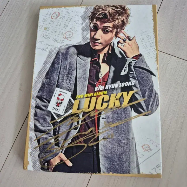 [BUNJANG] Kim Hyun Joong Signed 2nd Mini Album Lucky / 친필사인 김현중 2집 미니앨범 LUCKY 앨범