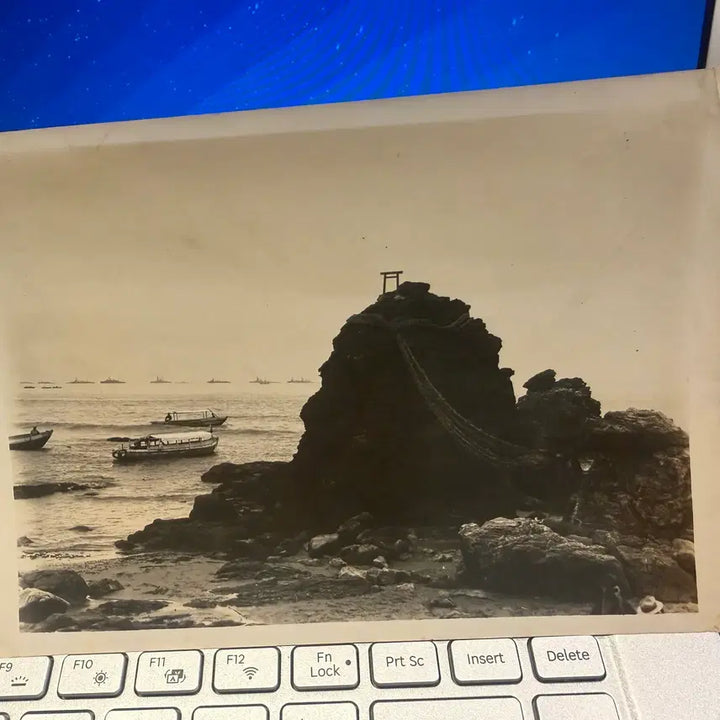 [BUNJANG] 1920s Japanese Naval Fleet at Futamigaura Meotoiwa Landmark / 1920년 - 일본 명승지 - 후타미가우라 부부바위와 해군 함대