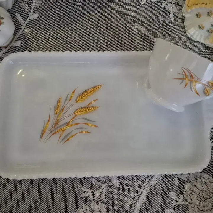 [BUNJANG] Anchor Hocking Fire-King Milk Glass Snack Set (1960s) / 앵커호킹 사  파이어킹 밀크글라스 스넥셋