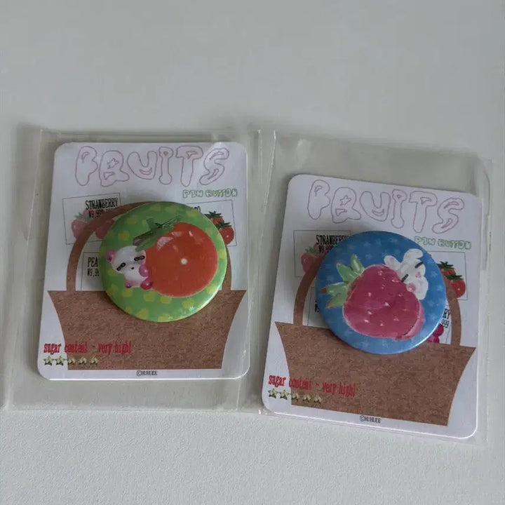 [BUNJANG] HooHooi Pin Button Set (2 pcs) with Tomato Panda &amp; Berry Rabbit + Sticker Sheet / 후후이 핀버튼 캔뱃지 토마토판다 베리래빗 2개 일괄 (+스티커스 덤)