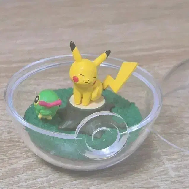 [BUNJANG] Pokemon Terrarium Pikachu &amp; Caterpie Set / 포켓몬 피규어 리멘트 테라리움 피카츄&amp;캐터피 세트