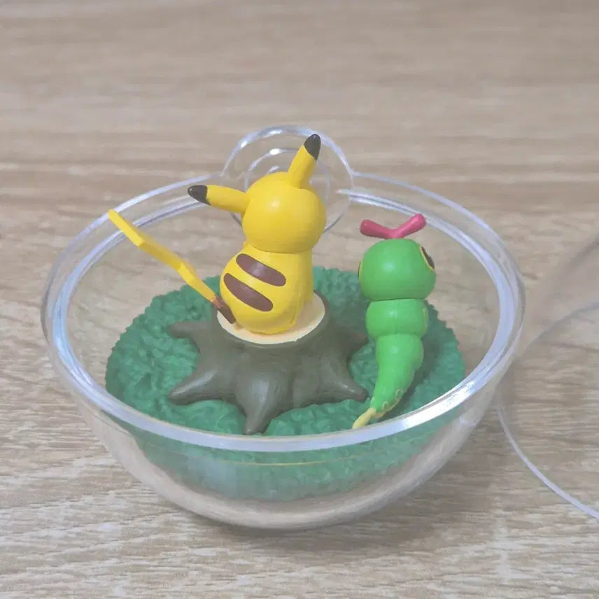 [BUNJANG] Pokemon Terrarium Pikachu &amp; Caterpie Set / 포켓몬 피규어 리멘트 테라리움 피카츄&amp;캐터피 세트