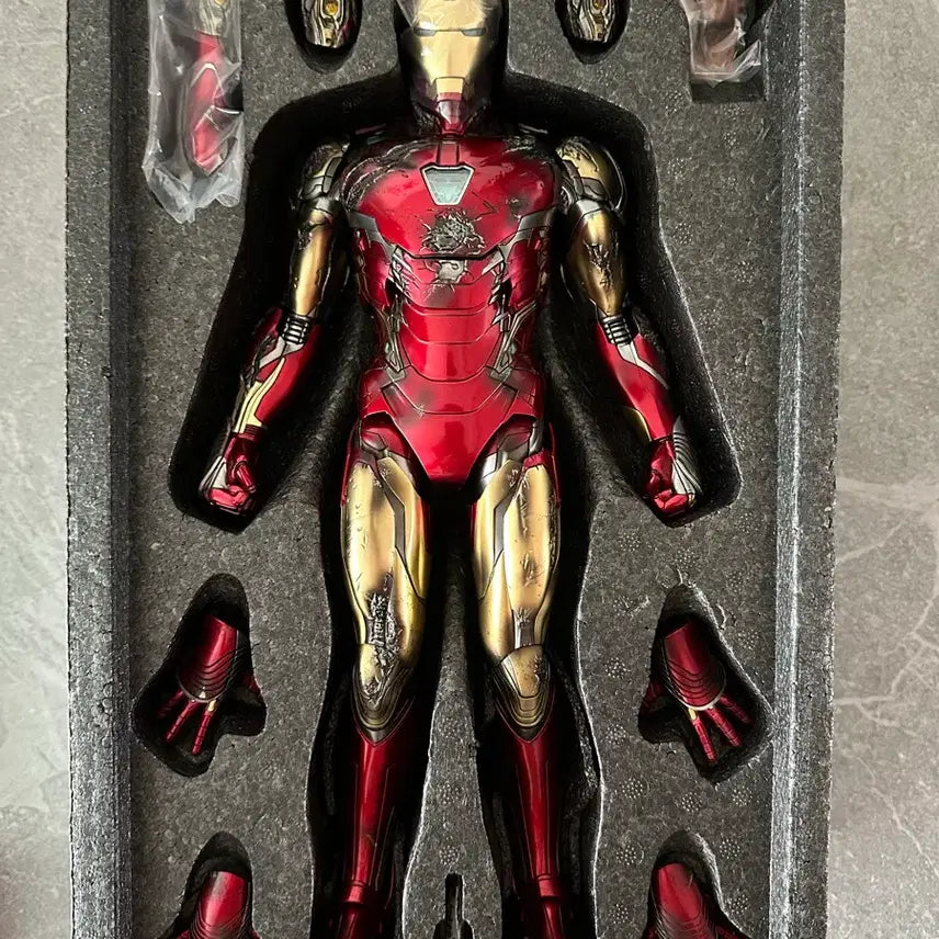 [BUNJANG] Hot Toys Iron Man Mark 85 Battle Damaged Version / 핫토이 아이언맨 마크85 배틀데이미지 버전 급쳐!!