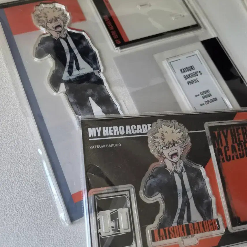 [BUNJANG] My Hero Academia Bakugo Full Body &amp; Half Body Watercolor Acrylic Stand Set / 히로아카 나히아 바쿠고 정장 수채화 아크릴스탠드 세트 전신상반신