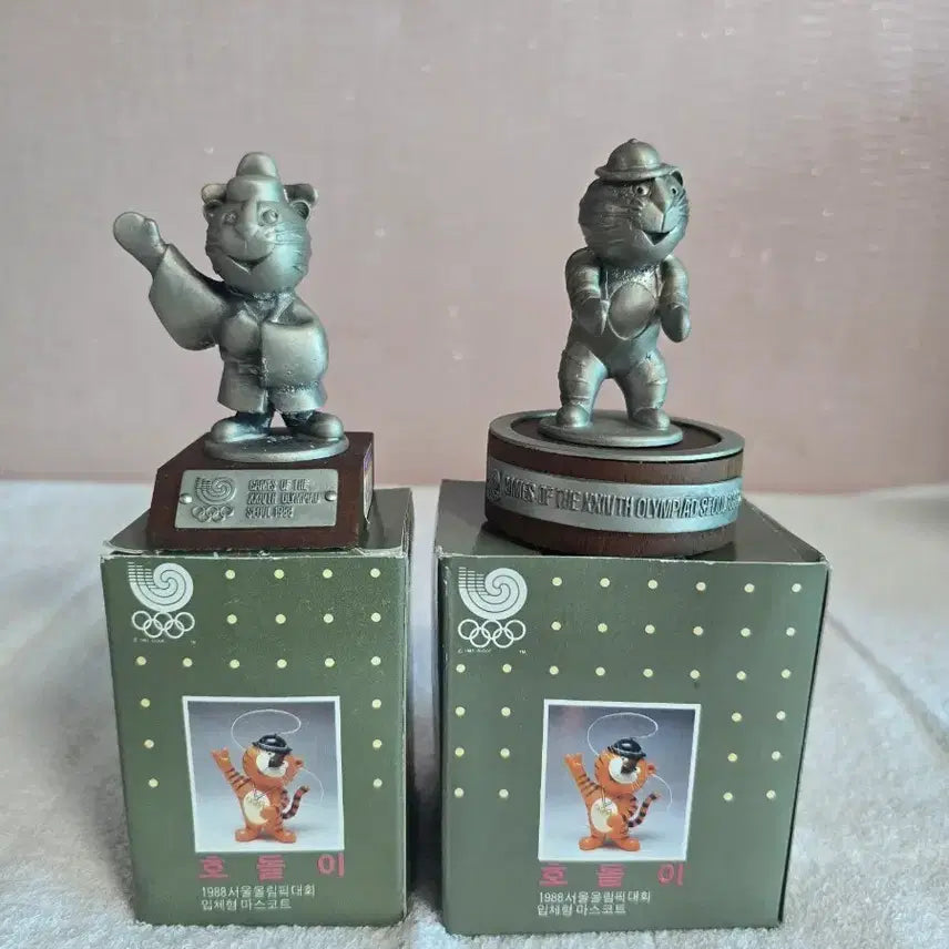 [BUNJANG] 1988 Seoul Olympics Hodori Pewter Figure Set (2 Pieces) / 1988 서울올림픽 마스코트 호돌이 주석 피규어 2개