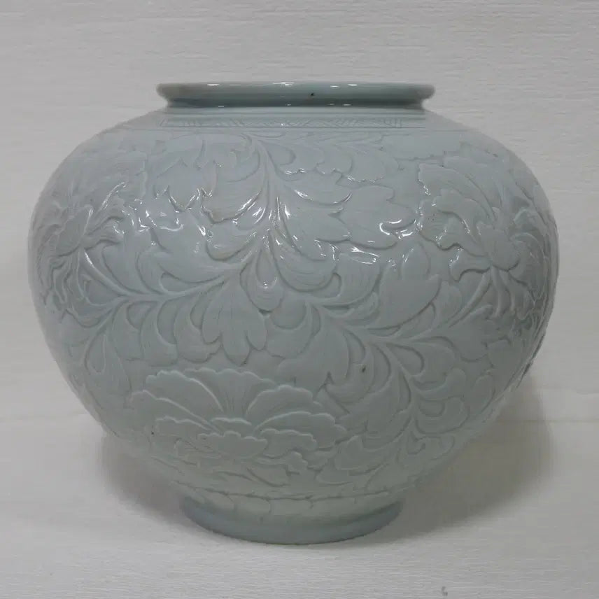 [BUNJANG] Hosan Andong-oh Peony Relief White Porcelain Vase / 도예 명장 1세대 도예가 호산 안동오 목단문 양각 백자