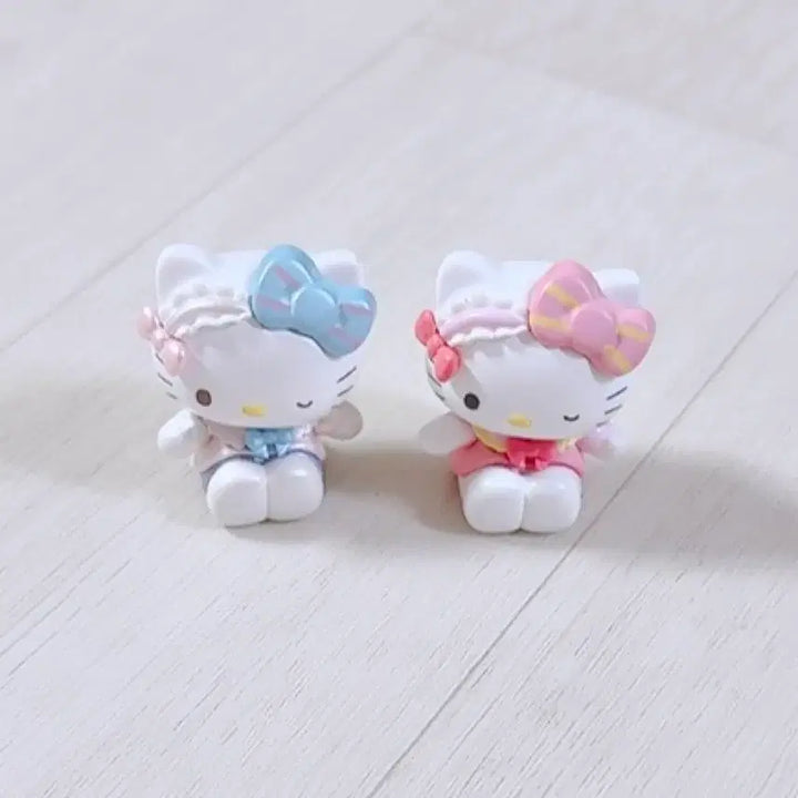 [BUNJANG] Hello Kitty Figure Gacha Set (2 Types) / 헬로키티 피규어 가챠 2종 일괄