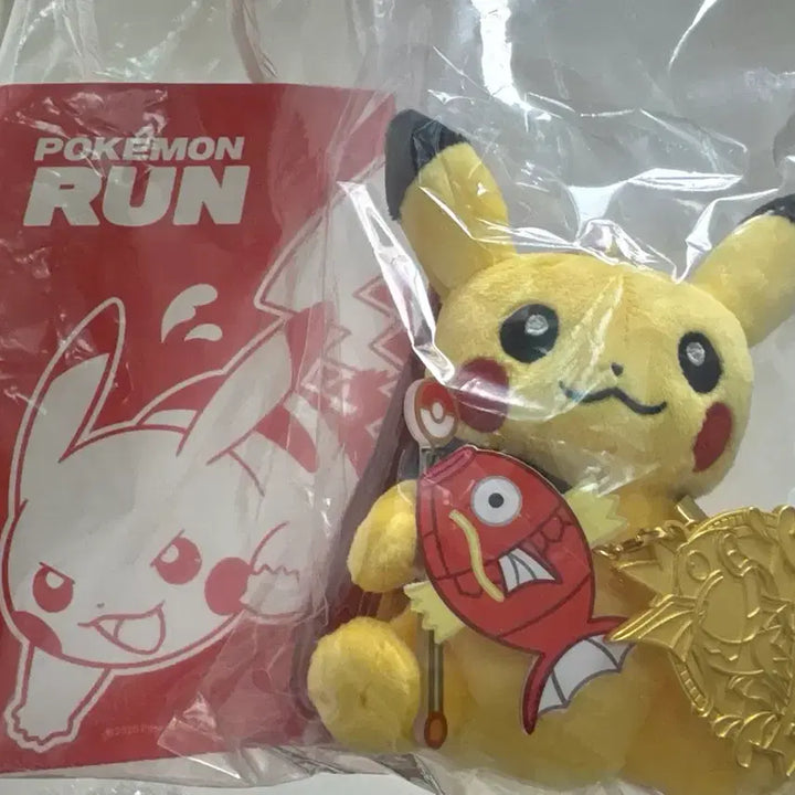 [BUNJANG] Pokemon Run Gold Medal Pikachu Plush Toy / 포켓몬런 금메달 피카츄 인형 팝니다