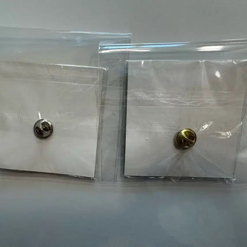 [BUNJANG] Sato-chan Badge Set (2 Types) - New, Unsealed / [미개봉 새상품] 사토짱 뱃지 2종
