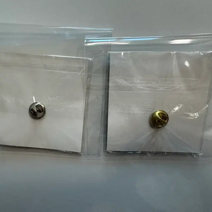 [BUNJANG] Sato-chan Badge Set (2 Types) - New, Unsealed / [미개봉 새상품] 사토짱 뱃지 2종