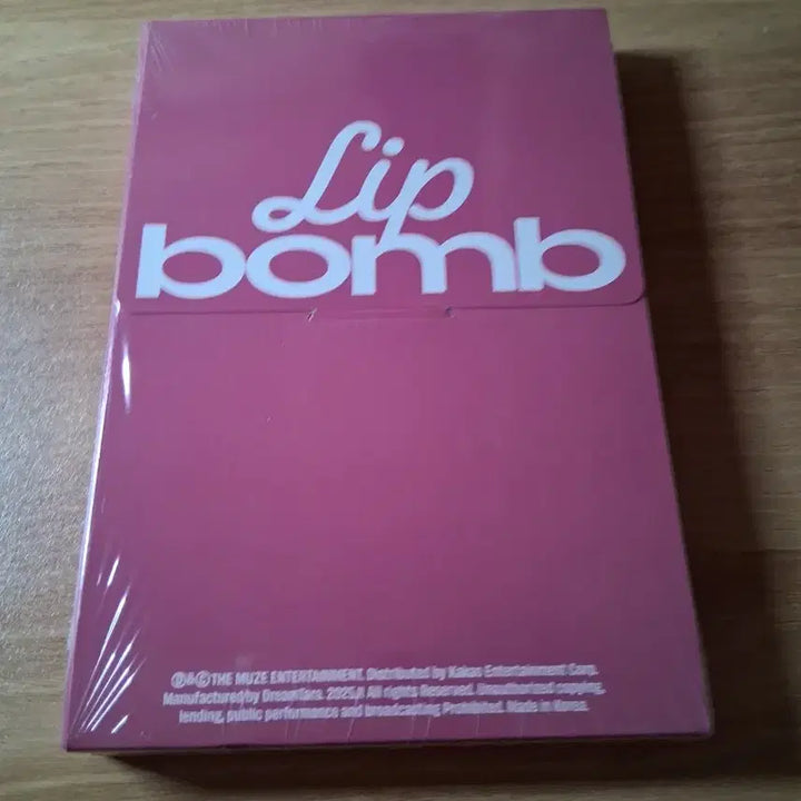 [BUNJANG] Lisence Lip Balm Album Set (White/Pink) - 2 Types, Sealed / 리센느 립밤 앨범 화이트 / 핑크 2종 세트 미개봉앨범
