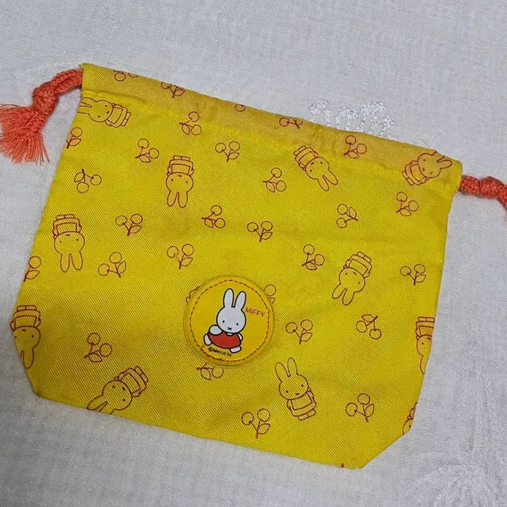 [BUNJANG] Miffy Drawstring Pouch Yellow Retro Vintage Rabbit Accessory / 미피 조리개 파우치 고전문구 굿즈 노랑 레트로 빈티지 주머니 토끼 소품