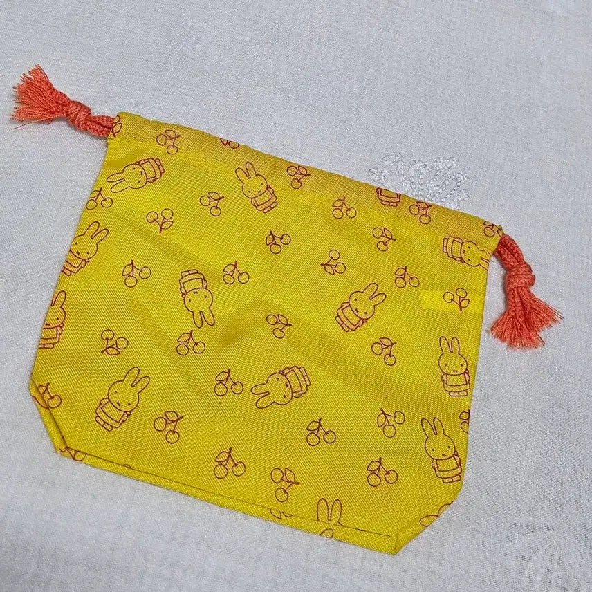 [BUNJANG] Miffy Drawstring Pouch Yellow Retro Vintage Rabbit Accessory / 미피 조리개 파우치 고전문구 굿즈 노랑 레트로 빈티지 주머니 토끼 소품