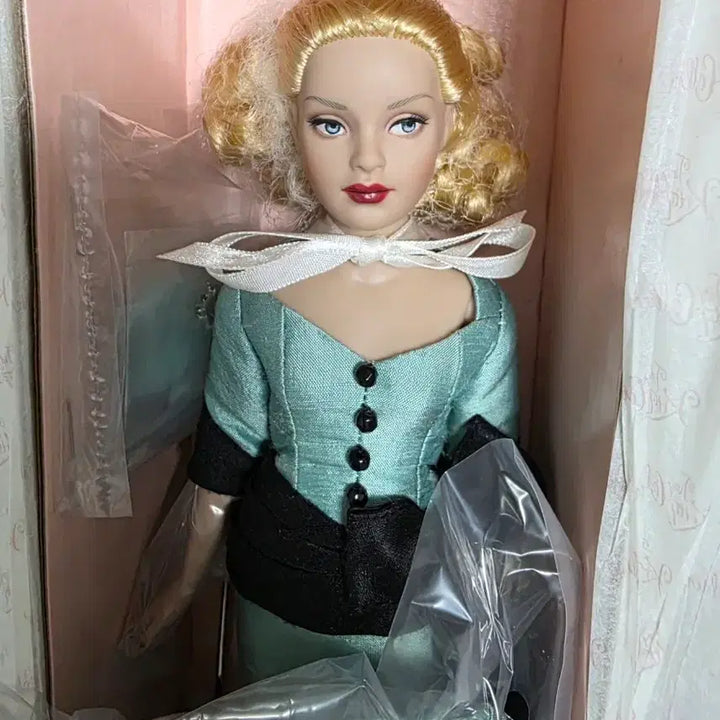 [BUNJANG] Tonner Doll Tiny Kitty Collier 10" Collectible Figure / 패션로얄티 토너돌 키티 콜리어 새상품 바비인형 실크스톤 포피파커 피규어