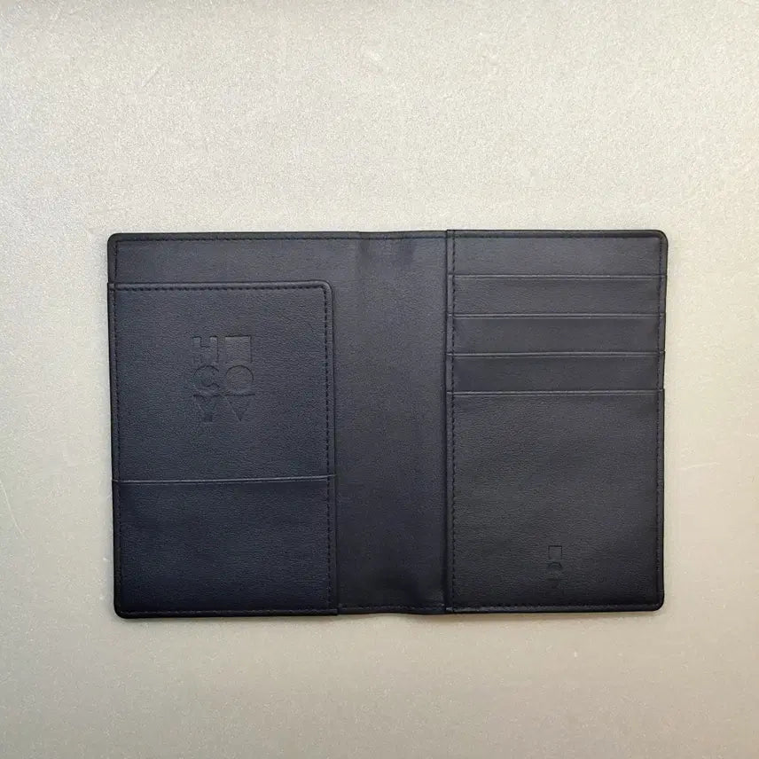 [BUNJANG] Hwang Chi Yeul HCY Initial Logo Leather Passport Case (Sealed) / [미개봉] 황치열(HWANG CHI YEUL) 굿즈 여권케이스