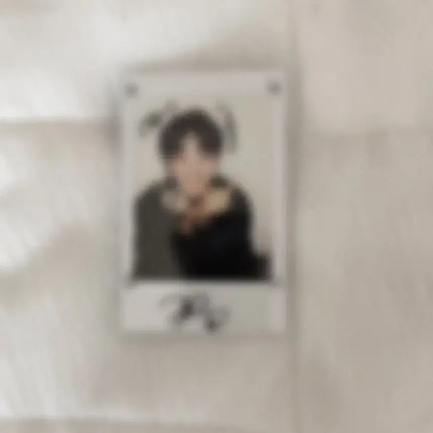 [BUNJANG] Iddit Kim Min Jae Push Back Fansign Signed Polaroids + Withmuu Feather Photocard Set / (반택무료)아이딧 김민재 푸시백 팬싸 싸폴 + 위드뮤 깃털 포카 1세트