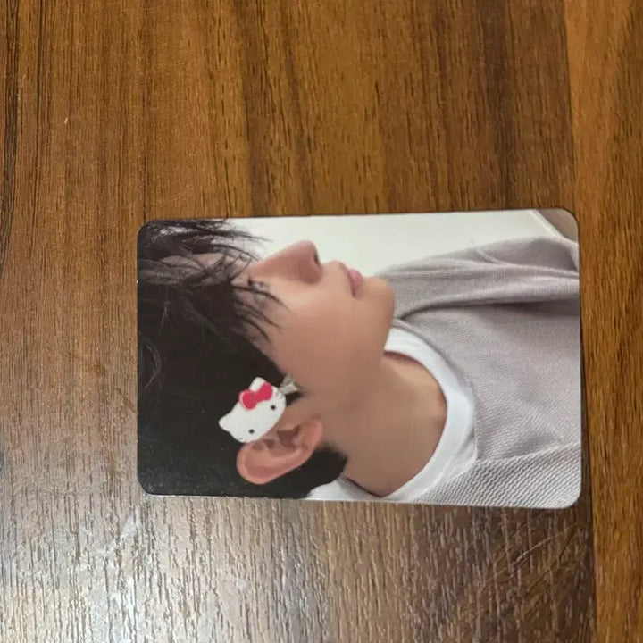 [BUNJANG] Yushi Steady Photocard Hello Kitty / 유우시 스테디 포토카드 헬로키티