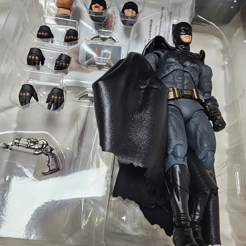 [BUNJANG] MAFEX Batman (Snyder Cut) Justice League Action Figure / MAFEX 마펙스 배트맨 스나이더컷 저스티스 리그